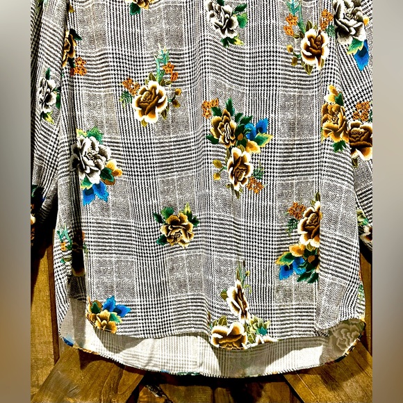 EUC Supply & Demand Checkered Floral Blouse Sz L - Picture 7 of 15